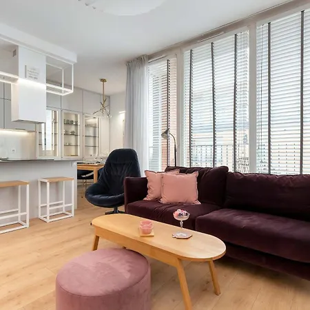 Апартаменты Stylish With A Balcony In Downtown By Renters Гданьск