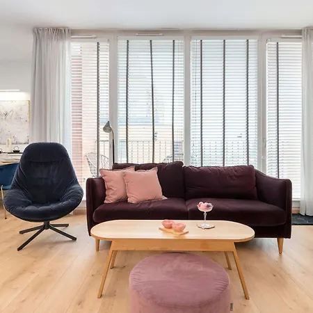 Апартаменты Stylish With A Balcony In Downtown By Renters *
