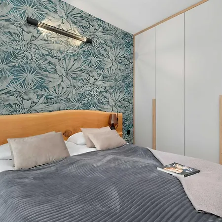 Stylish With A Balcony In Downtown By Renters * Гданьск