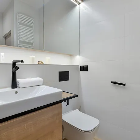 Stylish With A Balcony In Downtown By Renters *