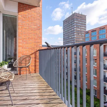 Stylish With A Balcony In Downtown By Renters Апартаменты
